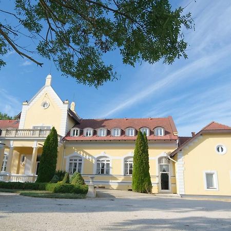 Taplanszentkereszt Rosenberg Kuria B&B 외부 사진