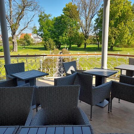 Taplanszentkereszt Rosenberg Kuria B&B 외부 사진