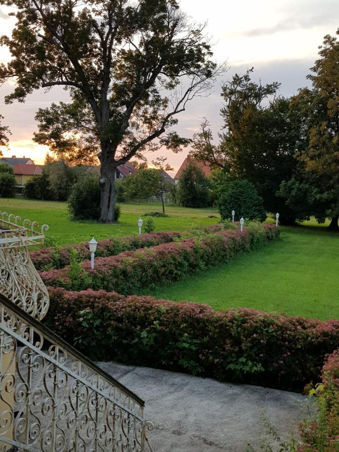 Taplanszentkereszt Rosenberg Kuria B&B 외부 사진