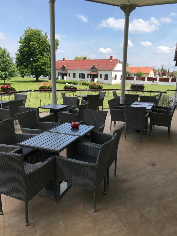 Taplanszentkereszt Rosenberg Kuria B&B 외부 사진