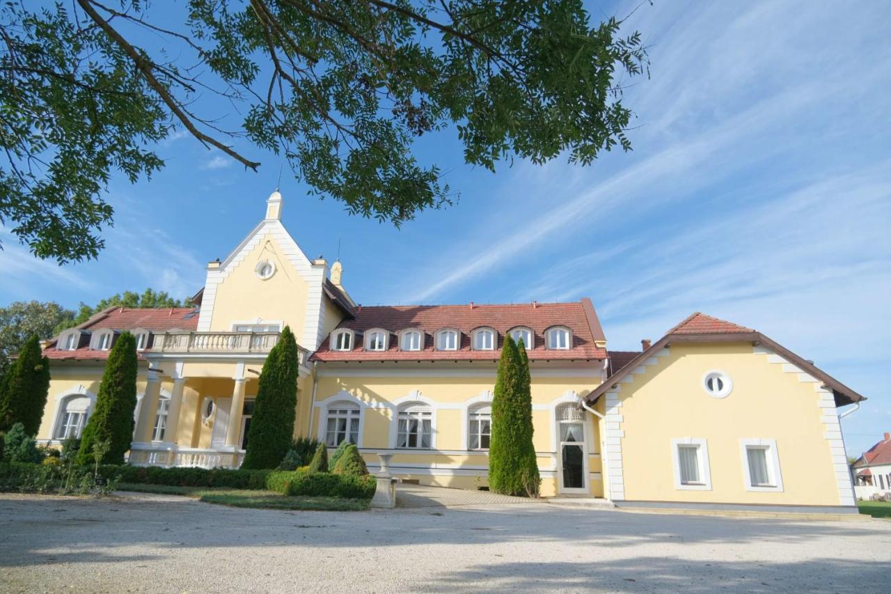 Taplanszentkereszt Rosenberg Kuria B&B 외부 사진