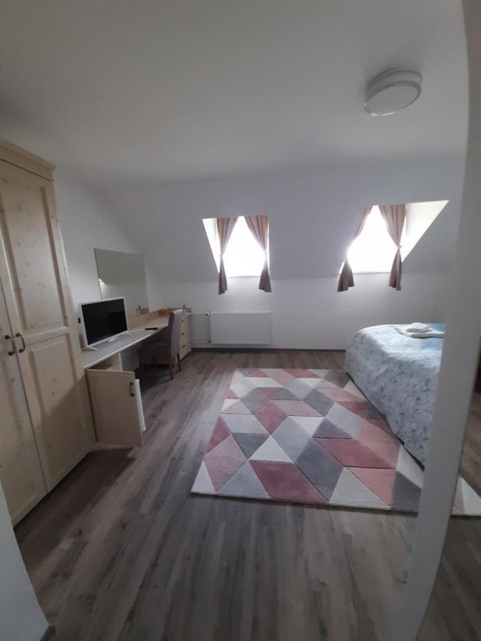 Taplanszentkereszt Rosenberg Kuria B&B 외부 사진