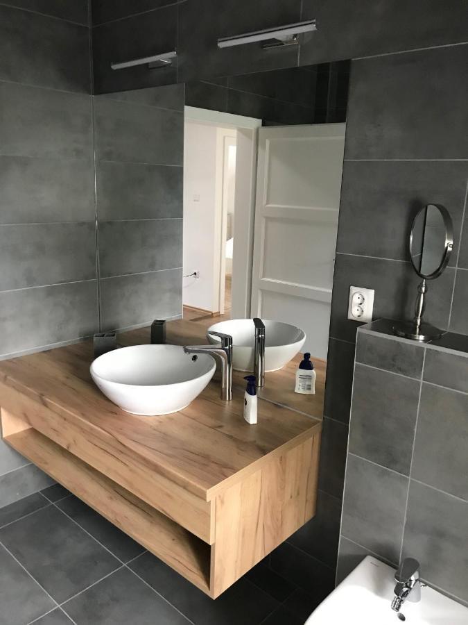 Taplanszentkereszt Rosenberg Kuria B&B 외부 사진