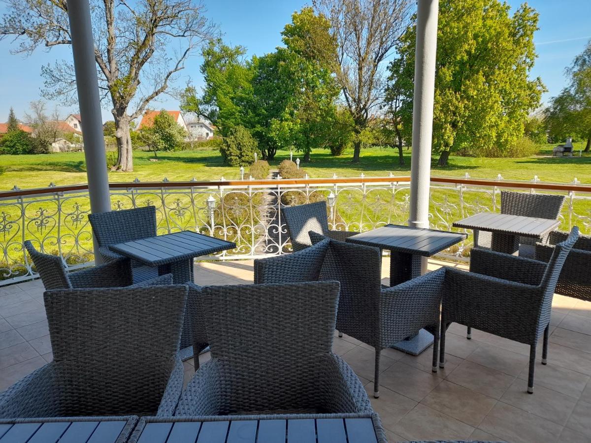 Taplanszentkereszt Rosenberg Kuria B&B 외부 사진