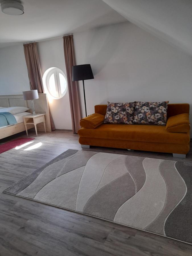 Taplanszentkereszt Rosenberg Kuria B&B 외부 사진